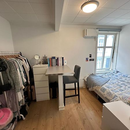 Апартаменты Sjarmerende Bolig Like Ved Togstasjonen Берген Экстерьер фото