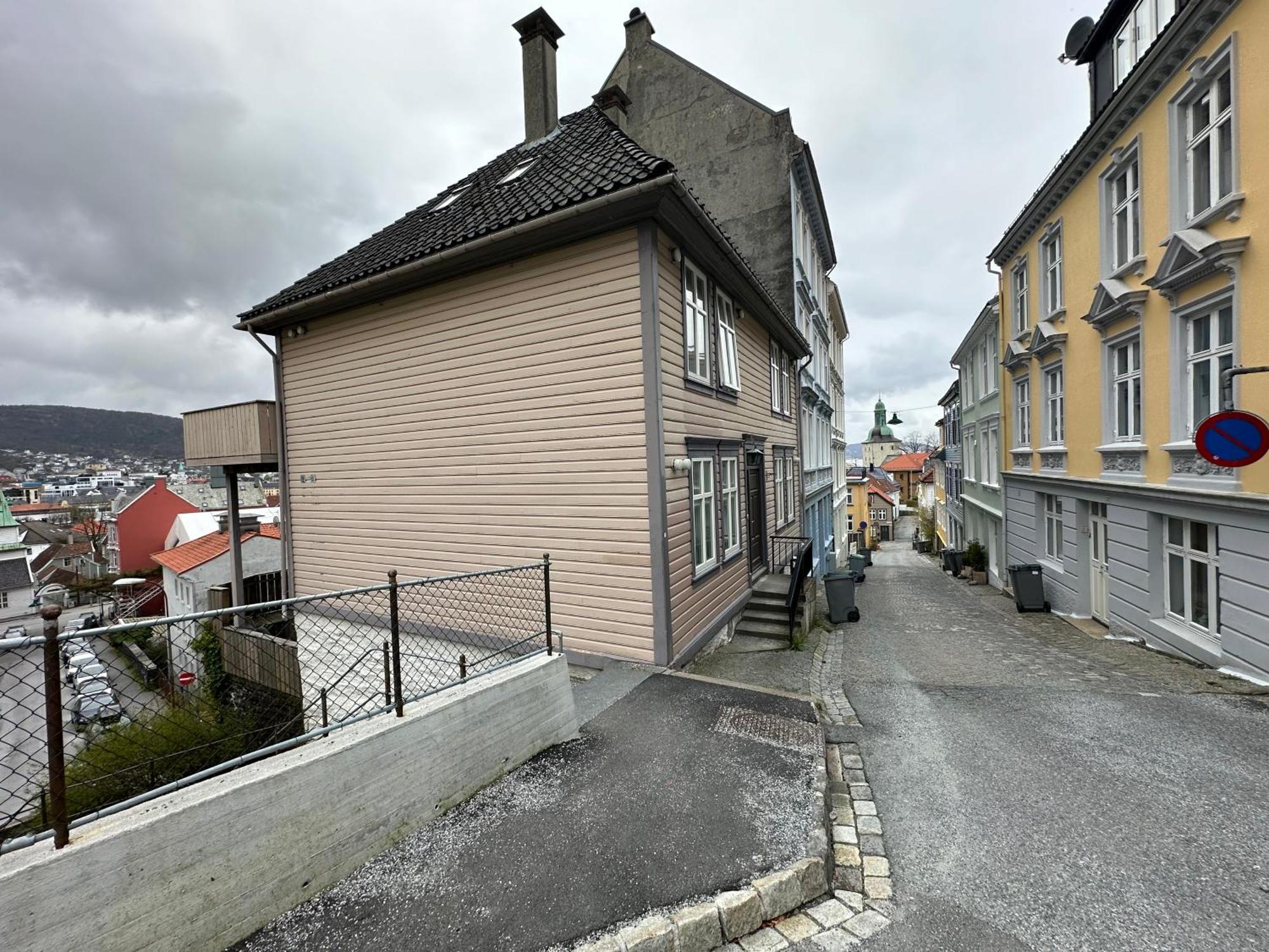 Апартаменты Sjarmerende Bolig Like Ved Togstasjonen Берген Экстерьер фото